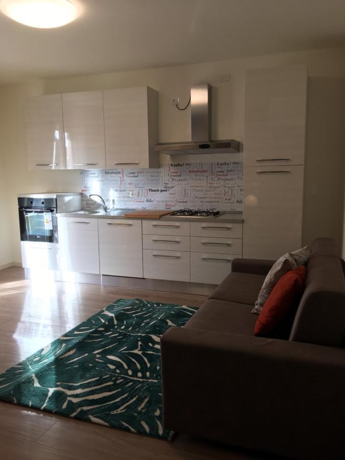 Residenza Elena Apartment Rimini Bagian luar foto