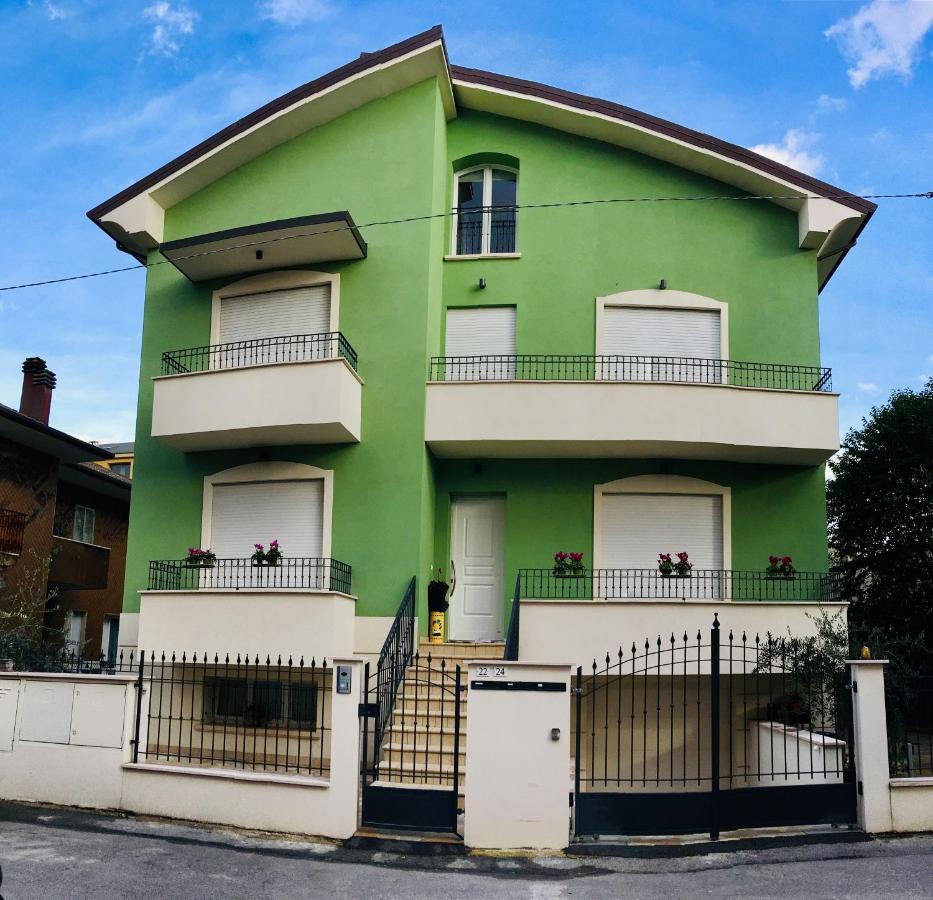 Residenza Elena Apartment Rimini Bagian luar foto